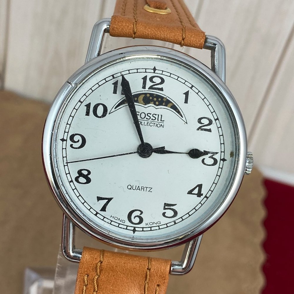 Vintage Fossil Colassal Collection Moonphase Watch Silver Tone Bezel